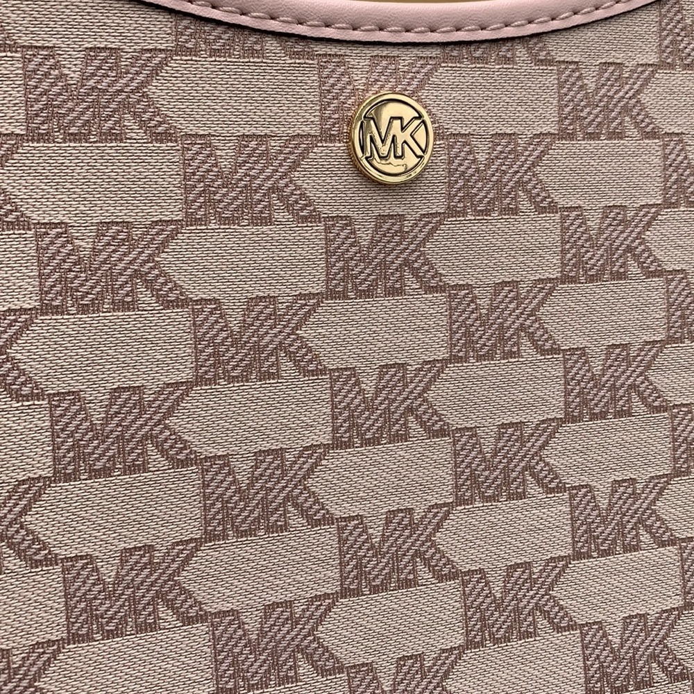 MICHAEL KORS
Briley Small Logo Messenger XBODY Bag POWDER BLUSH MULTI - Picture 4 of 16